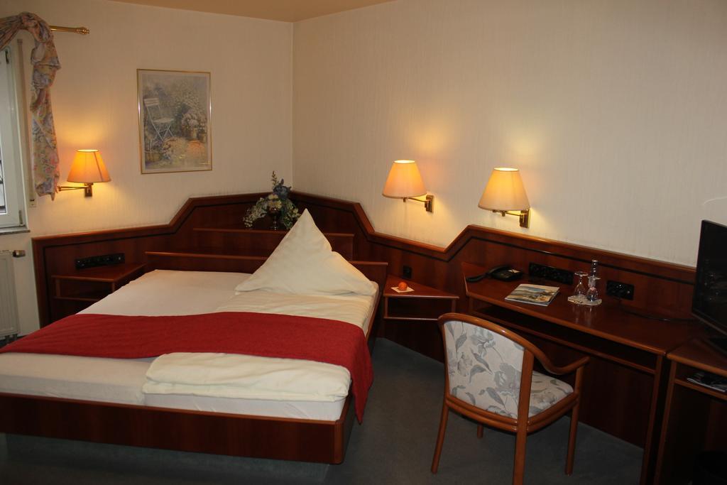 Hotel & Restaurant Zum Vater Rhein Monheim am Rhein Cameră foto